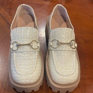 URBAN OUTFITTERS WOMENS CHUNKY PLATFORM SLIP-ON LOAFERS SIZE 6